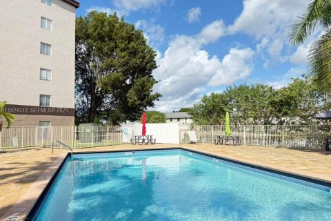 Copropriété à louer à Miami, Floride: 2 chambres, 82.4 m2 № 1982829 - photo 24