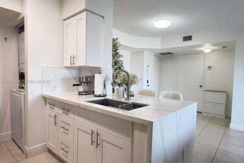 Copropriété à louer à Miami, Floride: 2 chambres, 82.4 m2 № 1982829 - photo 4