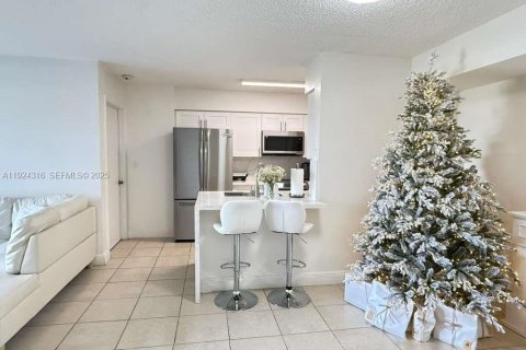 Copropriété à louer à Miami, Floride: 2 chambres, 82.4 m2 № 1982829 - photo 9