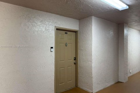 Copropriété à louer à Miami, Floride: 2 chambres, 82.4 m2 № 1982829 - photo 21