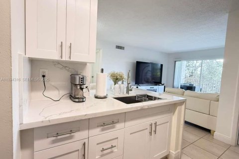 Copropriété à louer à Miami, Floride: 2 chambres, 82.4 m2 № 1982829 - photo 10