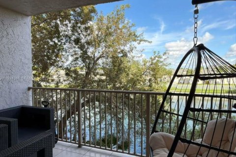 Copropriété à louer à Miami, Floride: 2 chambres, 82.4 m2 № 1982829 - photo 7