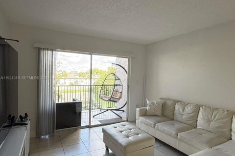 Copropriété à louer à Miami, Floride: 2 chambres, 82.4 m2 № 1982829 - photo 3