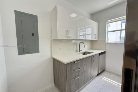 Снять в аренду квартиру в Майами-Бич, Флорида 2 спальни, 71.16м2, № 1850354 - фото 4