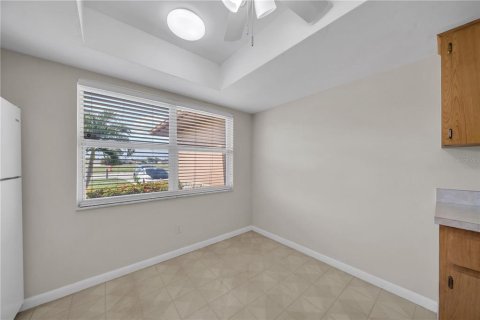 Commercial property in Cape Coral, Florida 243.78 sq.m. № 2102459 - photo 8