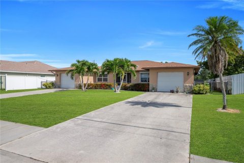 Commercial property in Cape Coral, Florida 243.78 sq.m. № 2102459 - photo 26