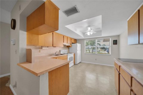 Commercial property in Cape Coral, Florida 243.78 sq.m. № 2102459 - photo 5