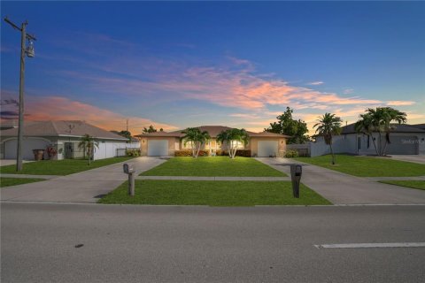 Commercial property in Cape Coral, Florida 243.78 sq.m. № 2102459 - photo 2