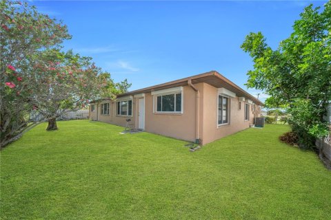 Commercial property in Cape Coral, Florida 243.78 sq.m. № 2102459 - photo 25