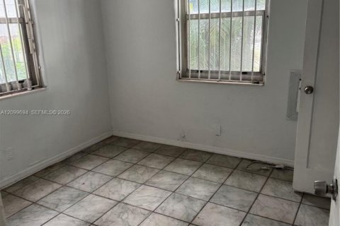 Villa ou maison à louer à North Miami, Floride: 2 chambres, 149.57 m2 № 2397561 - photo 5