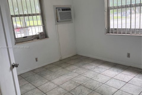 Villa ou maison à louer à North Miami, Floride: 2 chambres, 149.57 m2 № 2397561 - photo 6