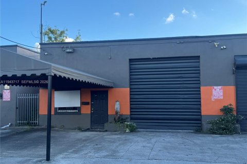 Immobilier commercial à Hialeah, Floride № 2059901