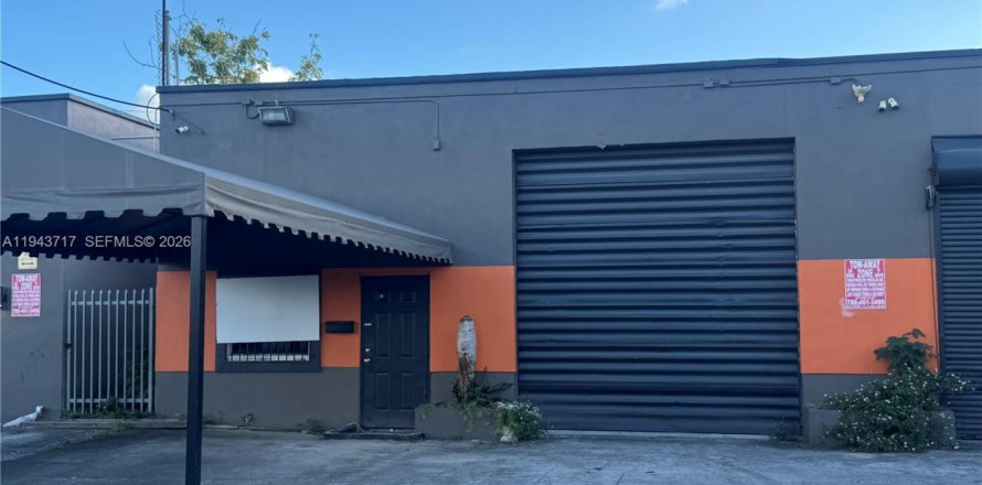 Immobilier commercial à Hialeah, Floride № 2059901