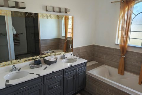 Casa en alquiler en Port St. Lucie, Florida, 4 dormitorios, 183.39 m2 № 2083647 - foto 11