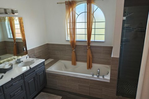 Casa en alquiler en Port St. Lucie, Florida, 4 dormitorios, 183.39 m2 № 2083647 - foto 10