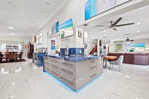 Villa ou maison à vendre à Miami, Floride: 5 chambres, 315.96 m2 № 1998559 - photo 8