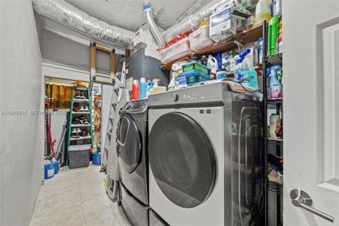 Villa ou maison à vendre à Miami, Floride: 5 chambres, 315.96 m2 № 1998559 - photo 28