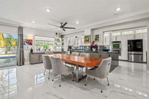 Villa ou maison à vendre à Miami, Floride: 5 chambres, 315.96 m2 № 1998559 - photo 7