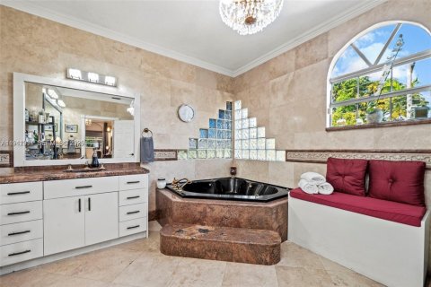 Villa ou maison à vendre à Miami, Floride: 5 chambres, 315.96 m2 № 1998559 - photo 20