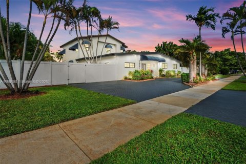 Villa ou maison à Miami, Floride 5 chambres, 315.96 m2 № 1998559