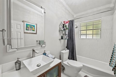 Villa ou maison à vendre à Miami, Floride: 5 chambres, 315.96 m2 № 1998559 - photo 25