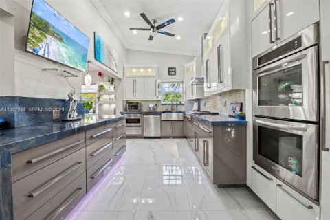 Villa ou maison à vendre à Miami, Floride: 5 chambres, 315.96 m2 № 1998559 - photo 11