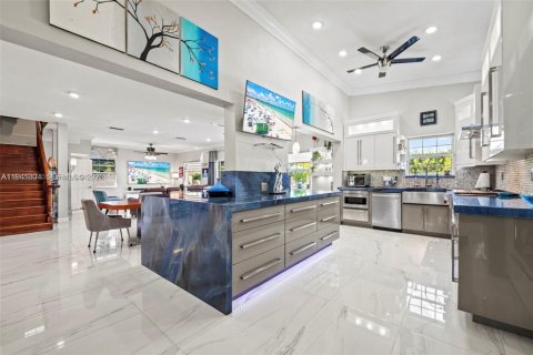 Villa ou maison à vendre à Miami, Floride: 5 chambres, 315.96 m2 № 1998559 - photo 9