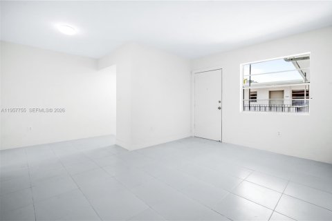 Appartement à louer à Miami, Floride: 1 chambre, 3019.88 m2 № 2023726 - photo 3