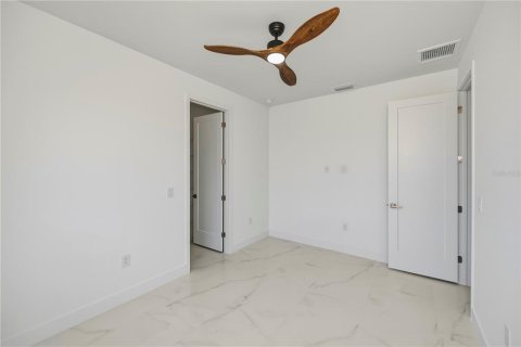 Casa en venta en Port Charlotte, Florida, 4 dormitorios, 227.24 m2 № 2100213 - foto 25
