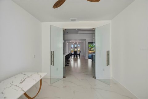 Casa en venta en Port Charlotte, Florida, 4 dormitorios, 227.24 m2 № 2100213 - foto 16