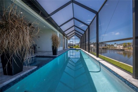 Casa en venta en Port Charlotte, Florida, 4 dormitorios, 227.24 m2 № 2100213 - foto 4