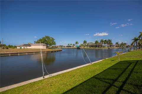 Casa en venta en Port Charlotte, Florida, 4 dormitorios, 227.24 m2 № 2100213 - foto 6
