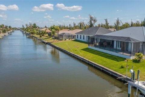Casa en venta en Port Charlotte, Florida, 4 dormitorios, 227.24 m2 № 2100213 - foto 7