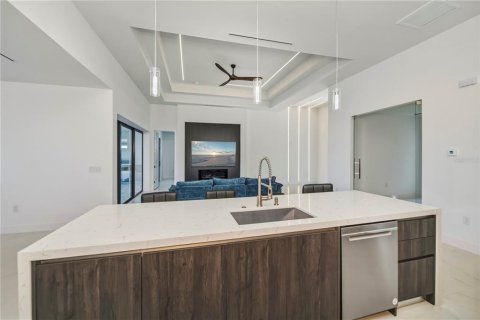 Casa en venta en Port Charlotte, Florida, 4 dormitorios, 227.24 m2 № 2100213 - foto 14