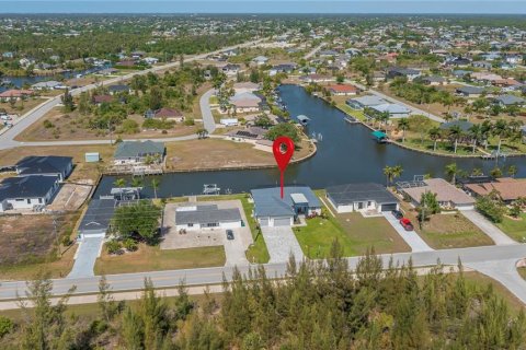 Casa en venta en Port Charlotte, Florida, 4 dormitorios, 227.24 m2 № 2100213 - foto 8