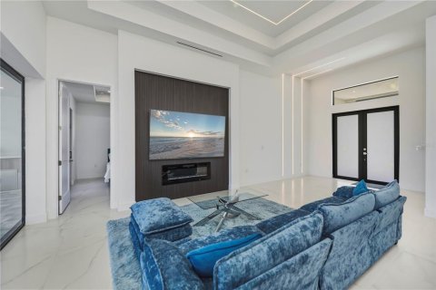 Casa en venta en Port Charlotte, Florida, 4 dormitorios, 227.24 m2 № 2100213 - foto 11