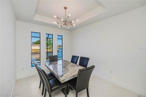 Casa en venta en Port Charlotte, Florida, 4 dormitorios, 227.24 m2 № 2100213 - foto 15