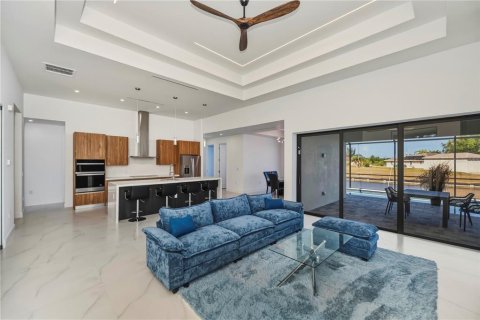 Casa en venta en Port Charlotte, Florida, 4 dormitorios, 227.24 m2 № 2100213 - foto 10