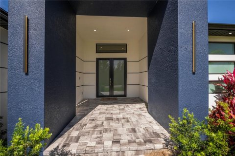 Casa en venta en Port Charlotte, Florida, 4 dormitorios, 227.24 m2 № 2100213 - foto 2