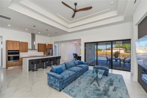 Casa en venta en Port Charlotte, Florida, 4 dormitorios, 227.24 m2 № 2100213 - foto 3