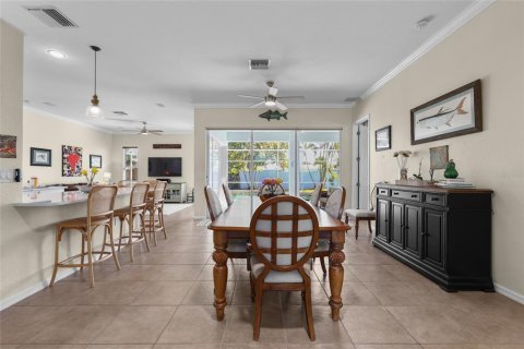 Villa ou maison à vendre à Cape Coral, Floride: 3 chambres, 214.33 m2 № 2423621 - photo 27