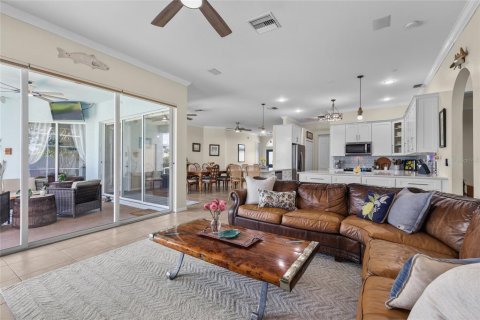 Villa ou maison à vendre à Cape Coral, Floride: 3 chambres, 214.33 m2 № 2423621 - photo 22