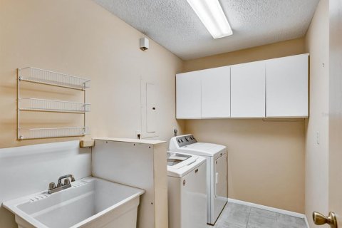 Купить кондоминиум в Сарасота, Флорида 7 комнат, 200.11м2, № 1901049 - фото 13