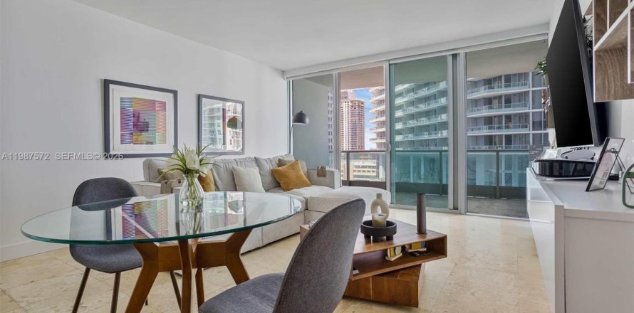 Кондоминиум с 1 спальней в Майами, Флорида № 2048933