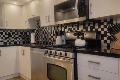 Condominio en alquiler en Hallandale Beach, Florida, 2 dormitorios, 115.94 m2 № 2088211 - foto 4