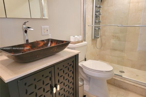 Condominio en alquiler en Hallandale Beach, Florida, 2 dormitorios, 115.94 m2 № 2088211 - foto 17