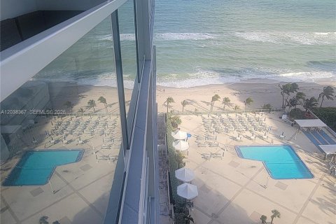 Condominio en alquiler en Hallandale Beach, Florida, 2 dormitorios, 115.94 m2 № 2088211 - foto 19