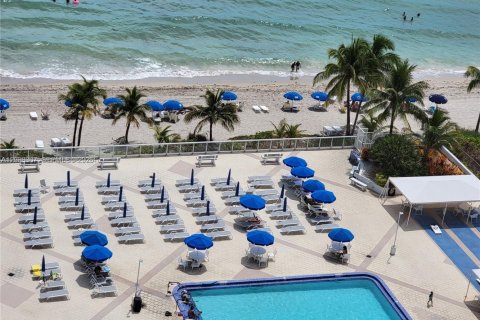 Condominio en alquiler en Hallandale Beach, Florida, 2 dormitorios, 115.94 m2 № 2088211 - foto 27