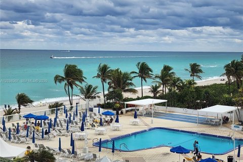Condominio en alquiler en Hallandale Beach, Florida, 2 dormitorios, 115.94 m2 № 2088211 - foto 22