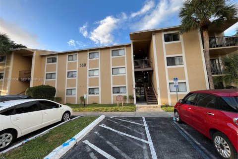 Кондоминиум с 2 спальнями в Пемброк-Пайнс, Флорида № 2005863